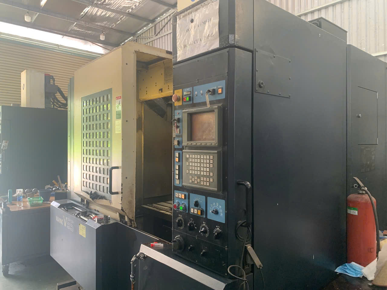 CNC vertical machining center machine 4